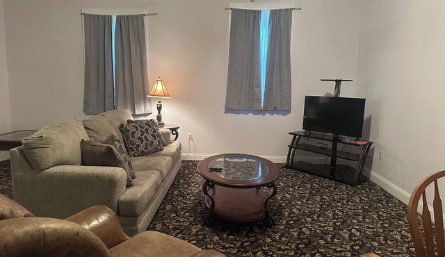 Delightful 3-bedroom apartment with AC in Leesville