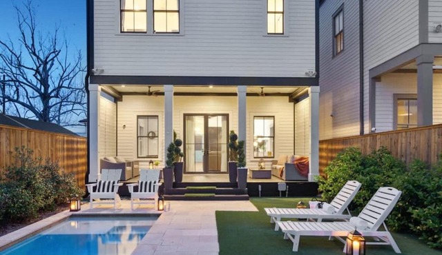 Deluxe Modern Home Heated Pool & Game Room