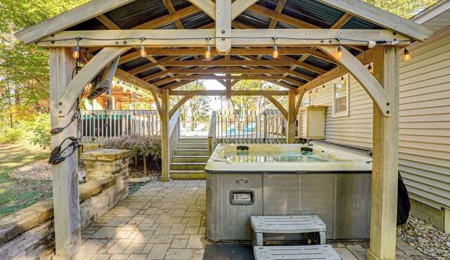 Detached Sauna, Movie Room! Relaxation in Muskegon
