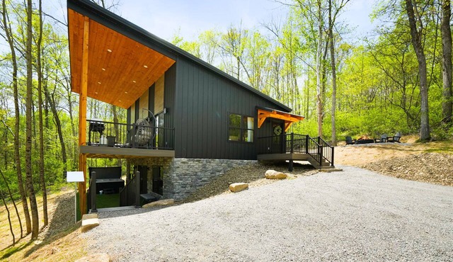 Deuce on Goose | Hocking Hills, Hot Tub, Game Room in McArthur