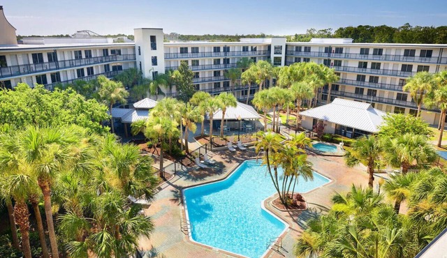 Disney! 1BR Suite w/Free Shuttle, Pool &Breakfast