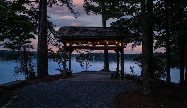 Dock. Waterslide. Beach. Firepit, Gazebo, 500ft water frontage. Views. Sleep 18.