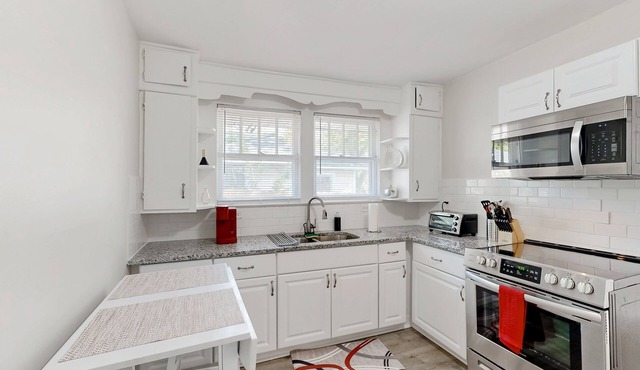 Dog-friendly home with large yard, washer/dryer, central AC, & porch