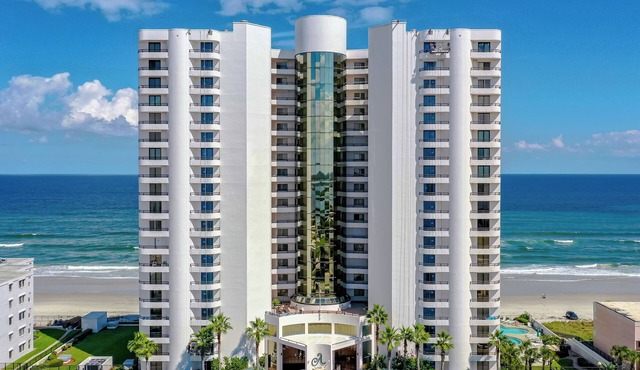 Dog Friendly Ocean Front High Rise, Direct Beach Acess, 2 Bedroom 2 full Bath.