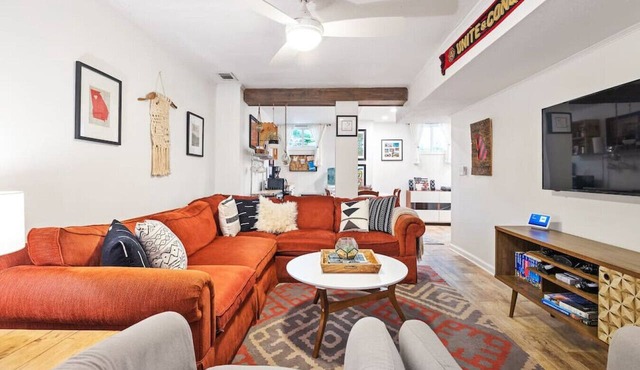 Dog Friendly Private Entrance Basement Apartment in Grant Park