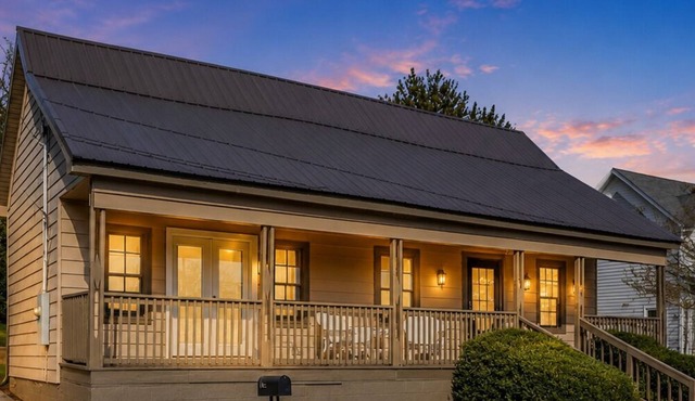 Downtown Bungalow by Mountain Oasis | Walking Distance to Downtown Square