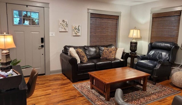 Downtown Cozy Getaway
