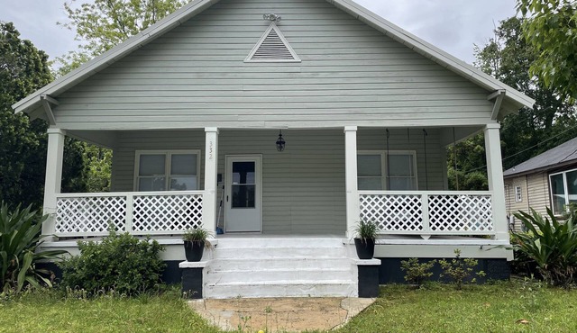 Downtown Historic Acorn Cottage
