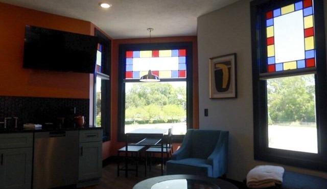 Downtown Modern Queen Apartment at The Victorian: Close to it All