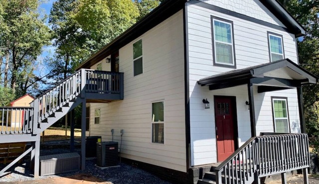 Dreamy Downstairs Unit of Guest Home with Private Patio, BBQ Area & Yard Games!