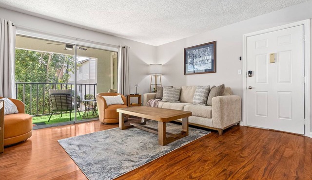 Eagle's Escape ~ Cozy 2-Bedroom Condo in Welcoming Auburn