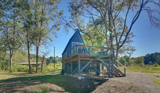 Eagle’s Nest Couples Escape w/Hot Tub & Firepit