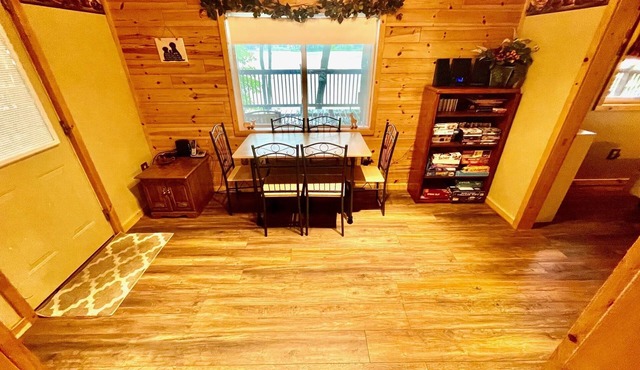Eagle's Nest Quiet scenic lakefront with huge Deck!