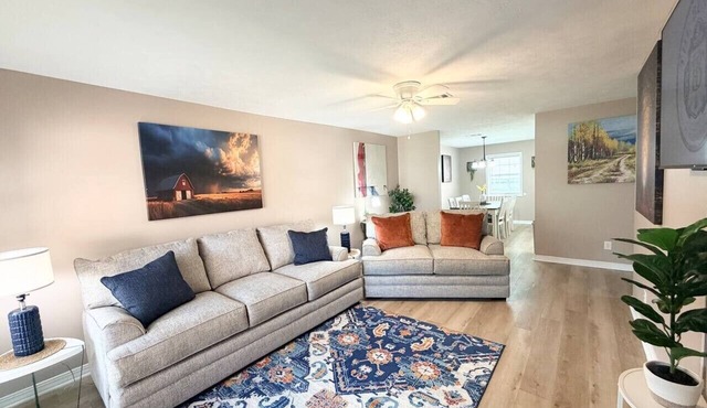 Eastgate 20B Beautiful Apartment