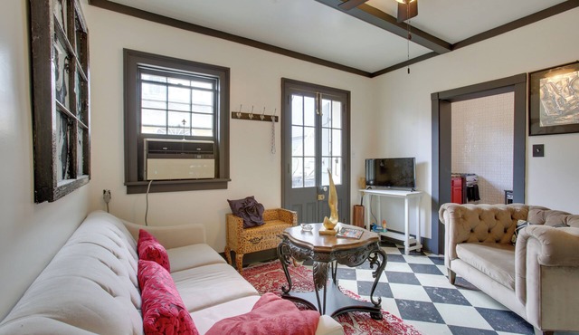 Eclectic Central New Orleans Vacation Rental!