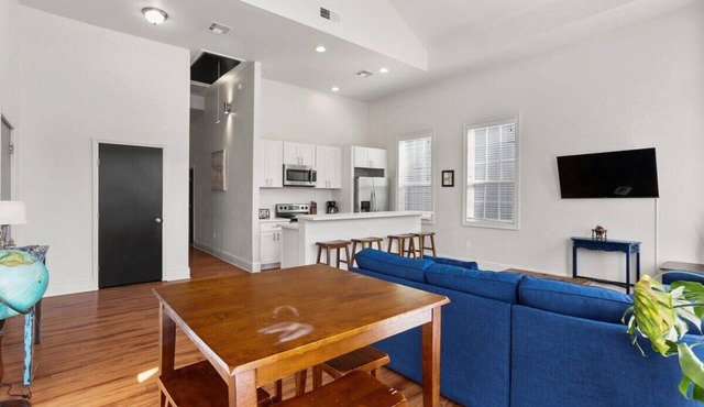 Elegant 2BR | Garden District | Historic Luxury