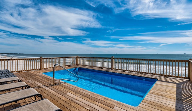 Encantado | Gulf Front. Pool. Pets Welcome