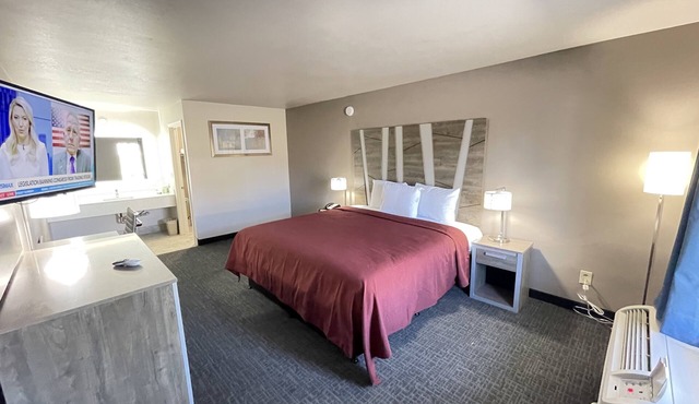 Excellent Inn & Suites