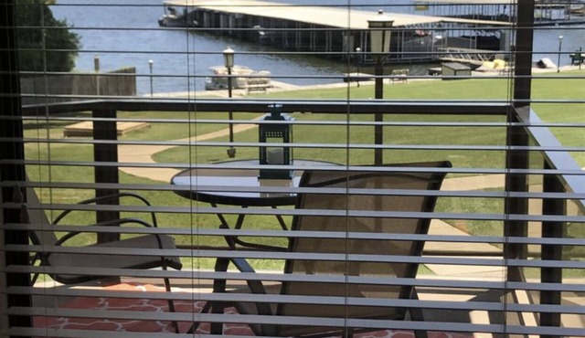 Exceptional Lakefront Sanctuary *Please check reviews - Most requested returns*