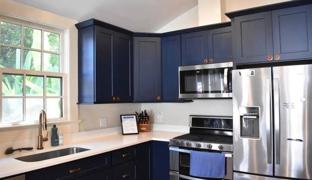 Executive Rental - Summer Special! Off Street Parking and Huge Yard