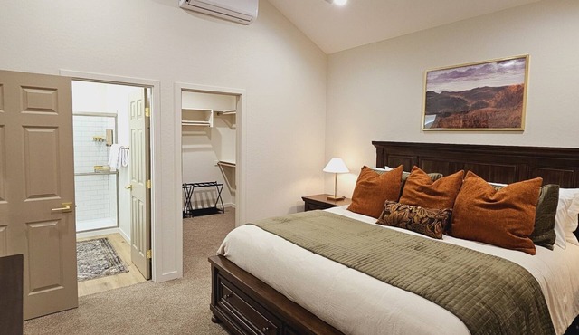 Experience the Charm and Adventure of Snowflake in this new and comfy apartment. in Snowflake