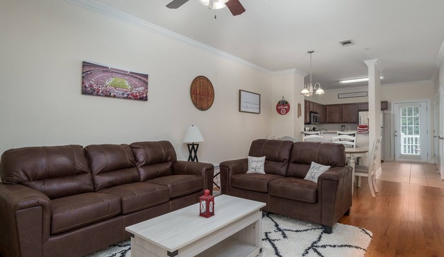 Experience Tuscaloosa's Best at Crimson Comfort - Your Perfect Getaway!