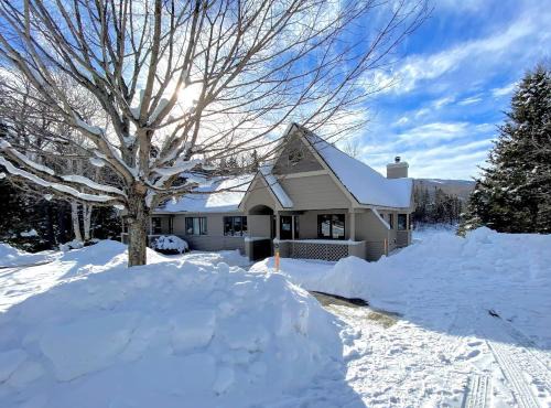 F7 Comfortable golf course townhouse within walking distance of Mount Washington Hotel in Carroll