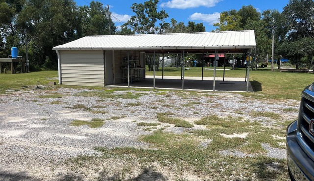 Fabulous 1-bathroom pavilion with AC and camper hookups for a relaxing getaway
