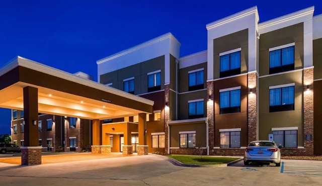 False River Hotel