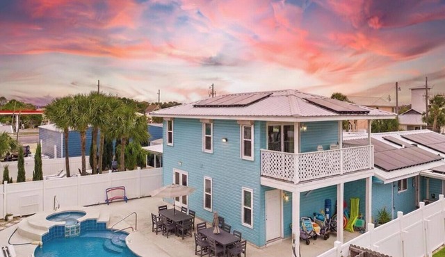 Fam & Pet Friendly, PVT Heated Pool Steps 2 Beach