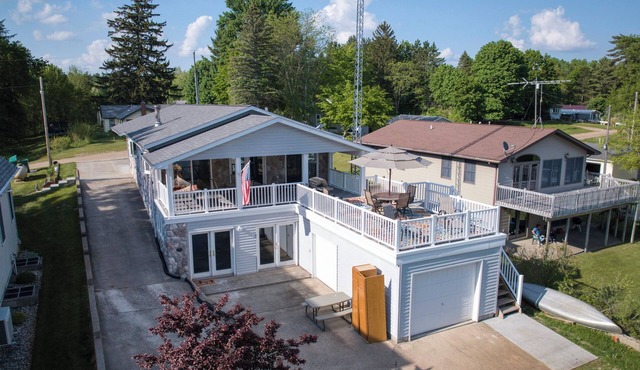 Family can Relax & Enjoy the Peace of our Hidden Gem on All Sports Jehnsen Lake