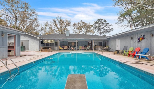 Family House, Pool, Nostalgic, BIG home