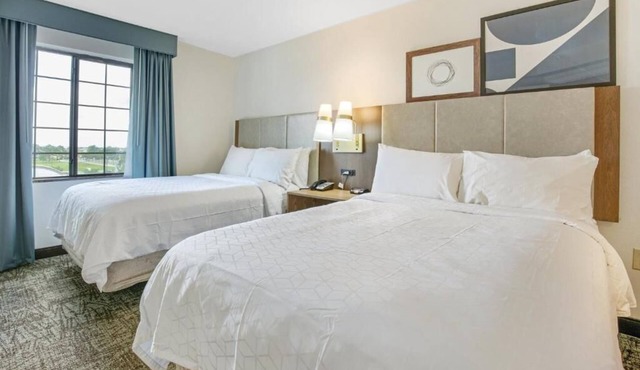 Family Vacation in the Gulf | Nearby Beach + Amusement Parks + Outdoor Pool