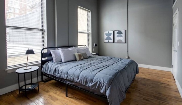 Fantastic King Bed Loft Stay right downtown!