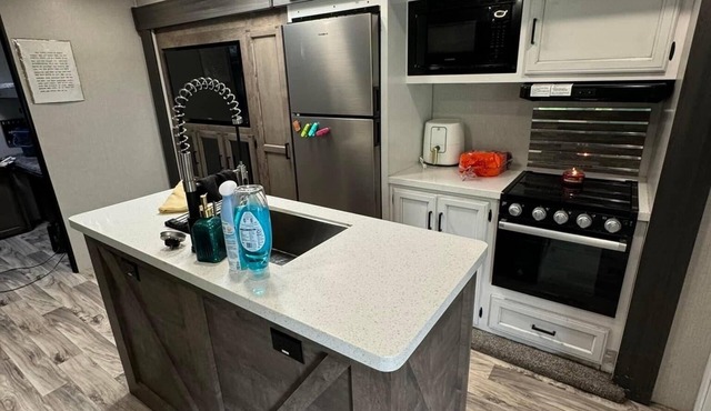 Farmhouse on Wheels! RELAXING RESORT!