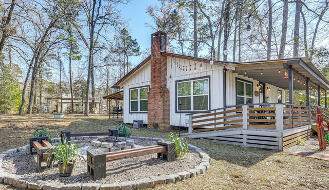 Fish Sam Rayburn! Secluded Cabin w/Deck & Grill