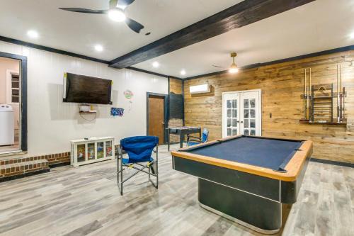 Flint River Home w/Private Pond & Game Room!