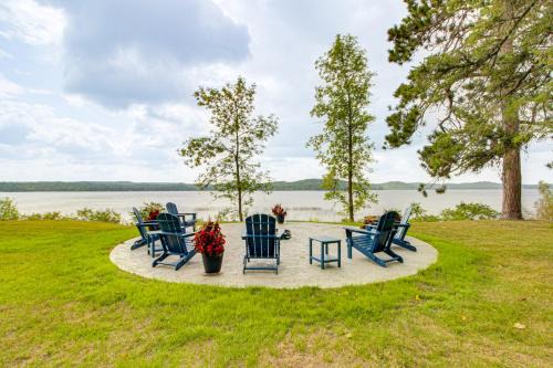 Friendly Cushing Home w/Dock & Fire Pit in Cushing