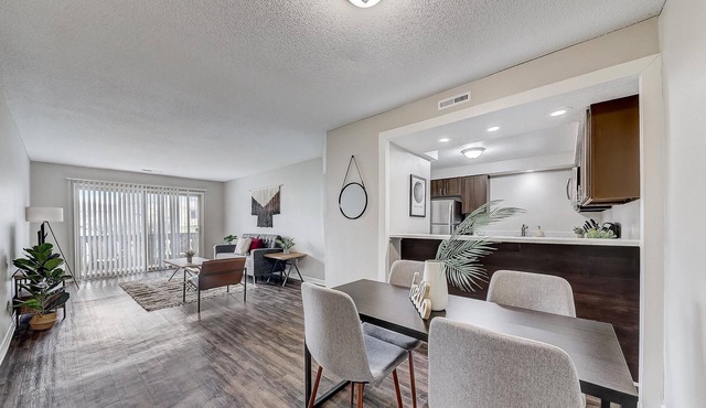 Frontdesk | 1 BR in Roseland near ND in South Bend