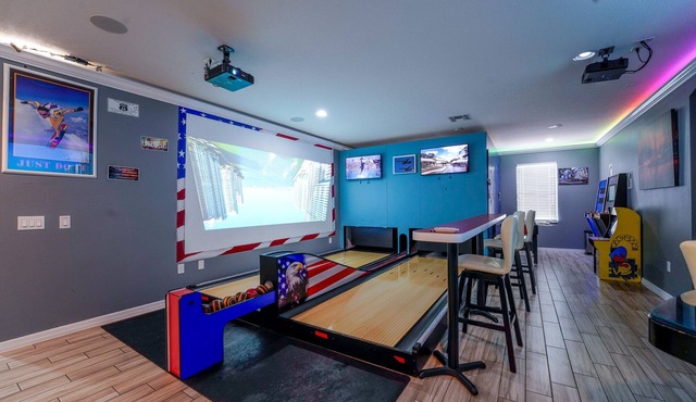 Global Bowling Villa, Sleeps 34