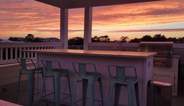 Golf Cart, 3 King Beds, Covered Rooftop Area, Half Mile to Beach!