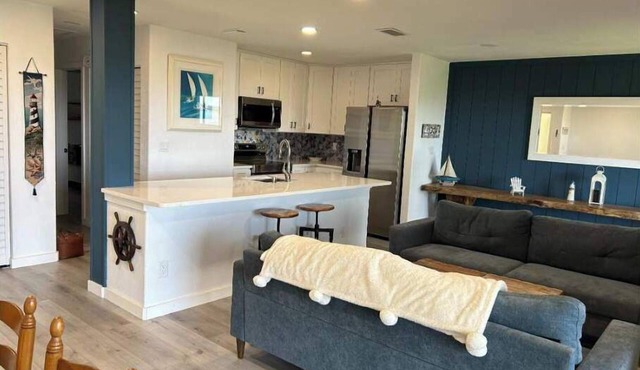 Gorgeous Condo in Historic St Augustine FL, close to Beaches, Shops and Pools.