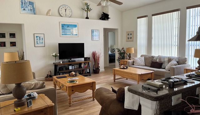 Gorgeous, near parks, 2 master suites, private pool&spa, covered patio, wifi