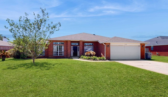 Gorgeous pet friendly coastal home with plenty of space and easy beach access