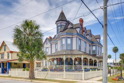 'Grand Gables' Home: 1 Block to St Johns River!