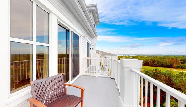 Grand resort condo with golf course pool & luxe amenities