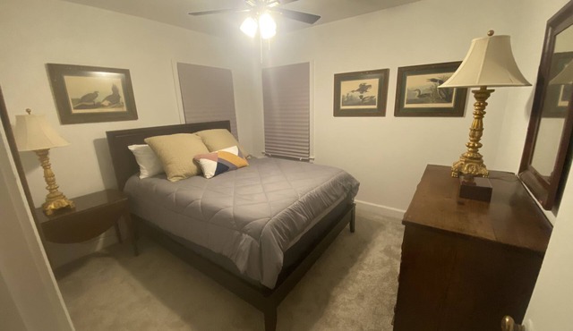 Great 2-bedroom house for Gamedays of a Family getaway! Only 2.8 miles to BDS!