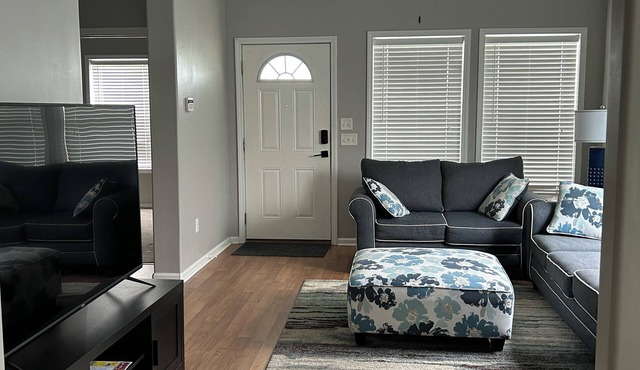 Great house in quiet neighborhood near many attractions! Minutes to New Orleans.