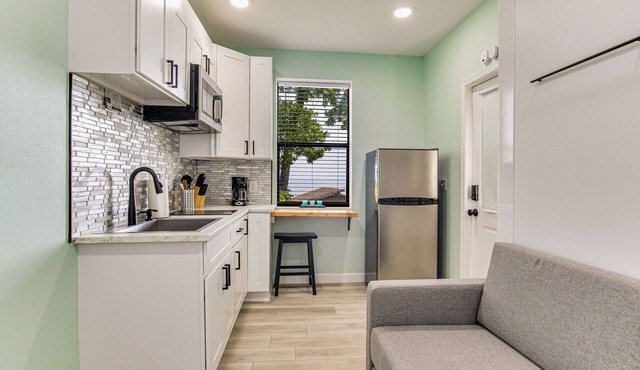 Gulf Breeze Studio Bayfront Hideaway Sleeps 2 in Gulf Breeze