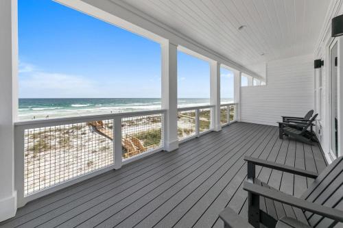 Gulf Front 8 BR 6 BA Private Pool & spa Pickleball Fun